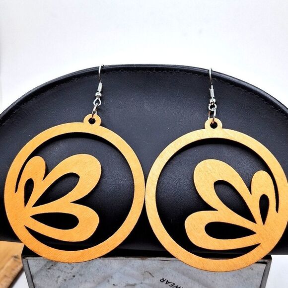 Round wood carved earrings boho jewelry design - Picture 1 of 3